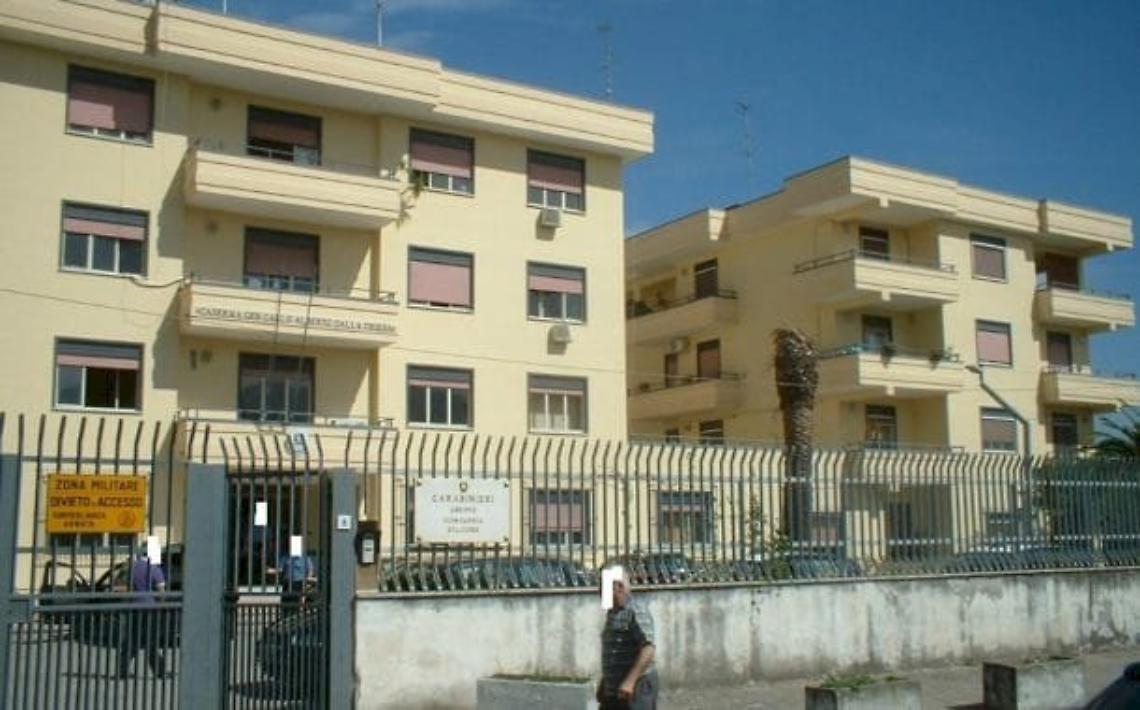 Furto nella scuola, fermato col televisore e le merendine
