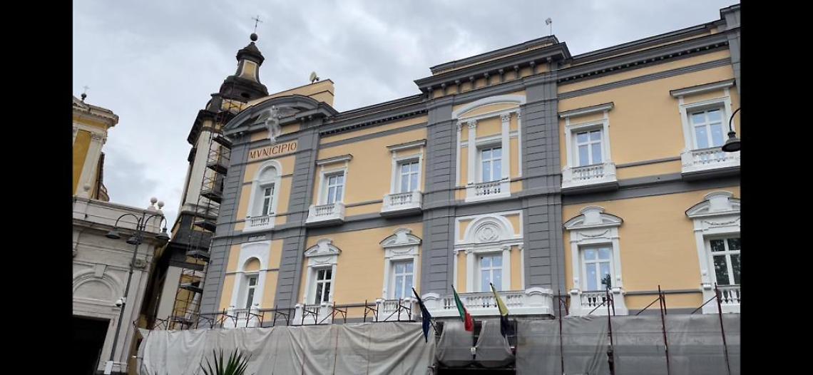 Castellammare di Stabia: restilyng del Municipio, ma dov’è lo stemma dei Farnese?