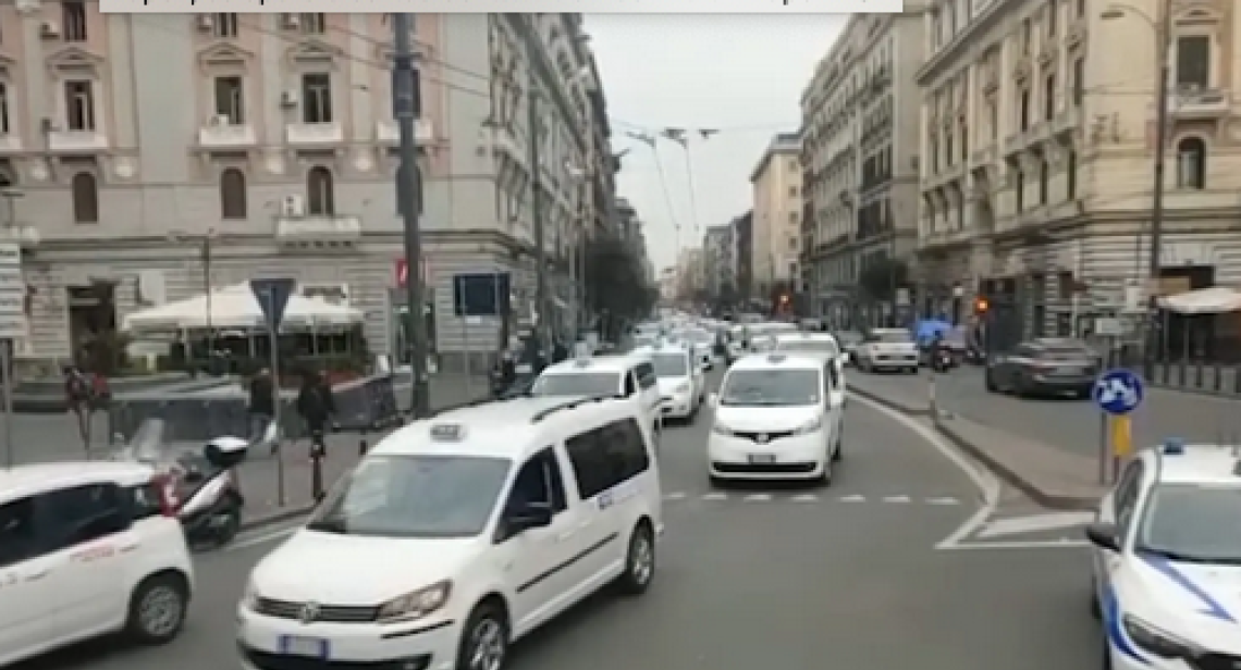 Domani sit-in dei tassisti in piazza Municipio