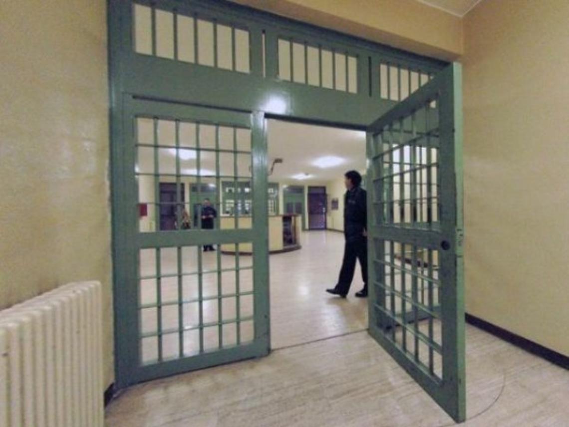 Fuggono da Nisida ma vengono subito riacciuffati
