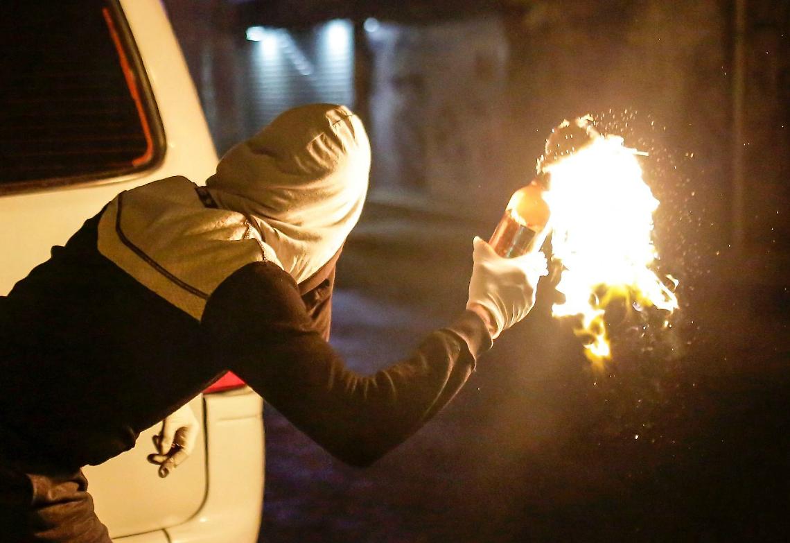 Usa 12enne per lanciare molotov, imprenditore in carcere