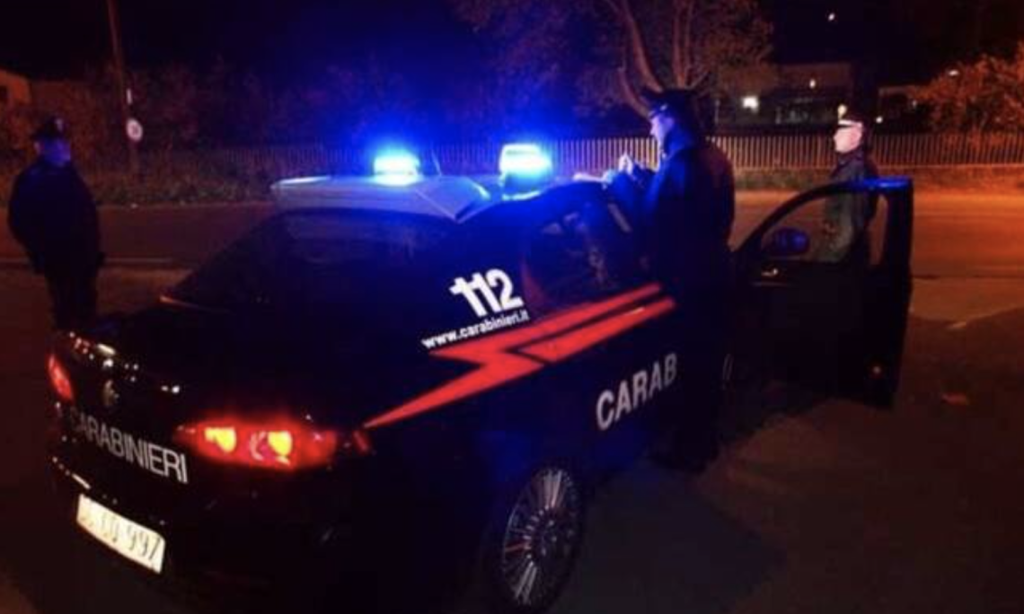 Piazza Vittoria, rapina coetaneo ma viene bloccato dai passanti