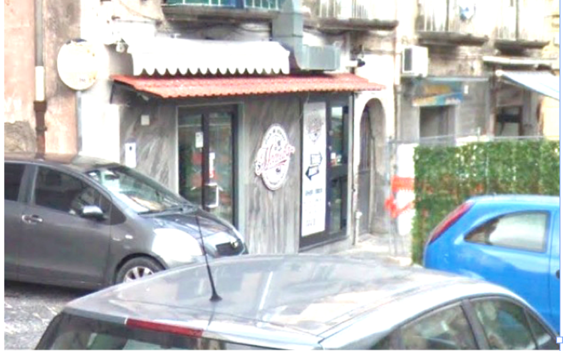 Raid contro “Pub & Grill” tra la folla in pieno giorno