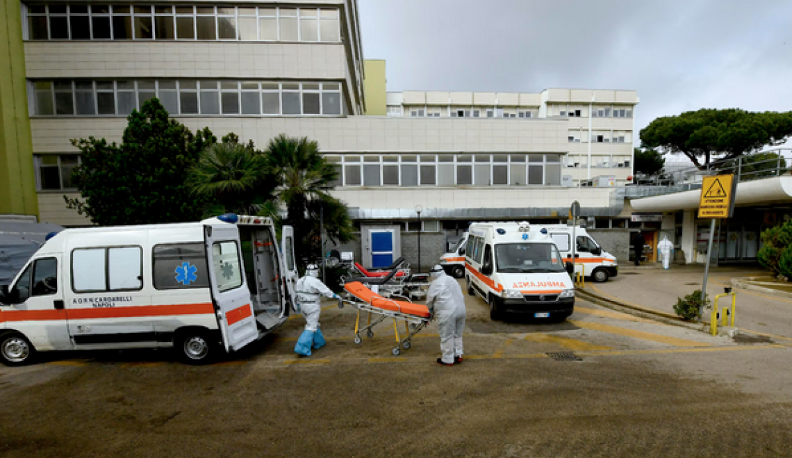 Troppi pazienti al pronto soccorso, stop ricoveri al Cardarelli