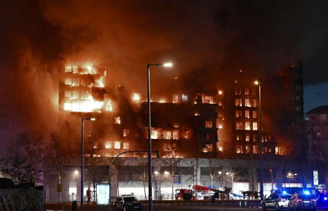 Valencia, maxi incendio in un condominio: almeno 4 morti e 20 dispersi