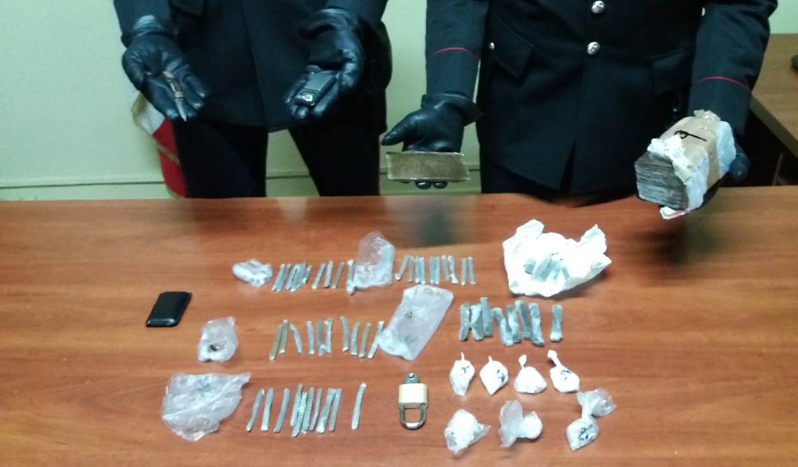 Ercolano, droga nella biscottiera: in manette una 42enne