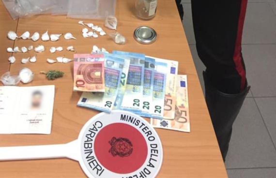 Cercola, cocaina e documento falso in casa: arrestati due fratelli