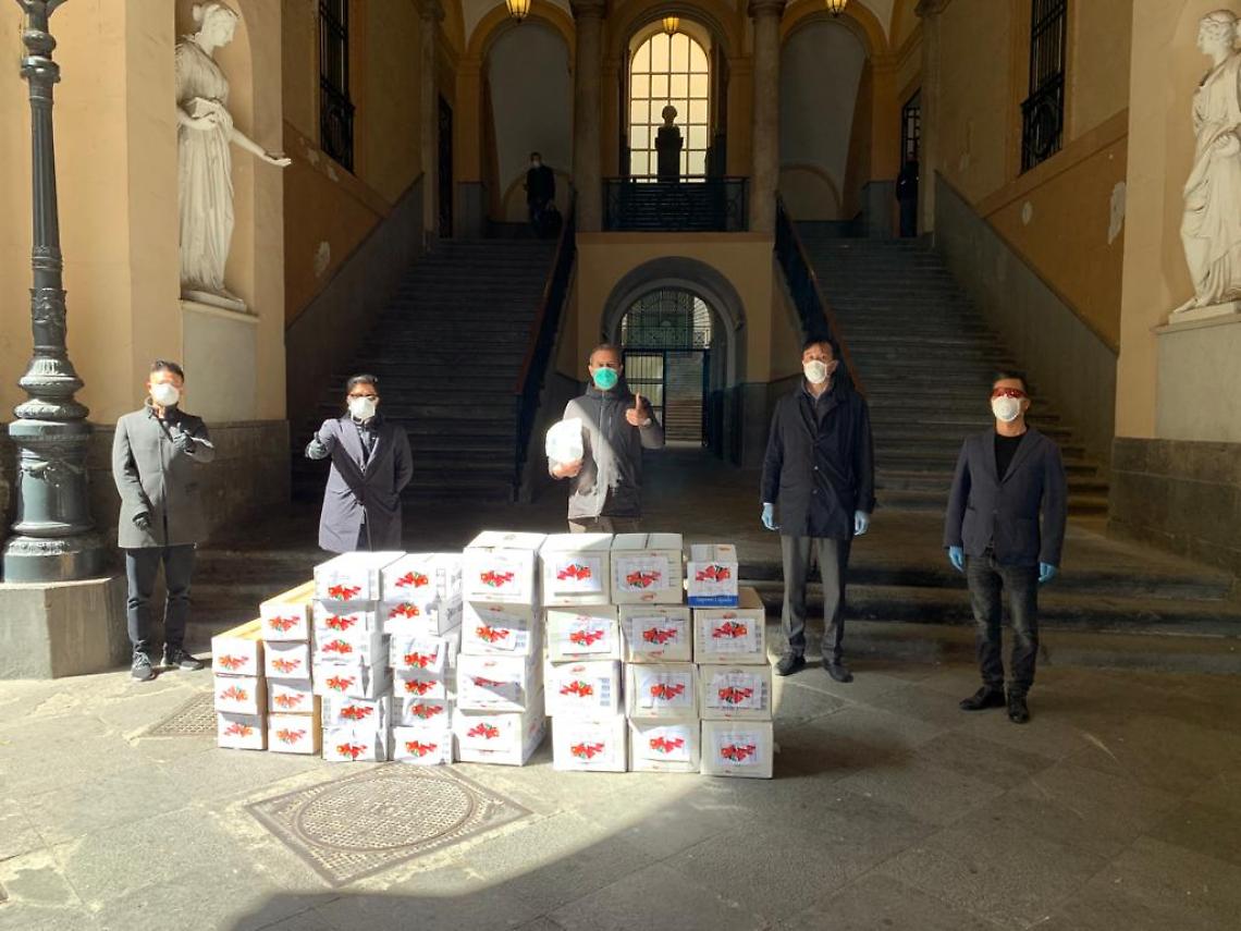 Comunità cinese dona 3.000 mascherine al Comune di Napoli