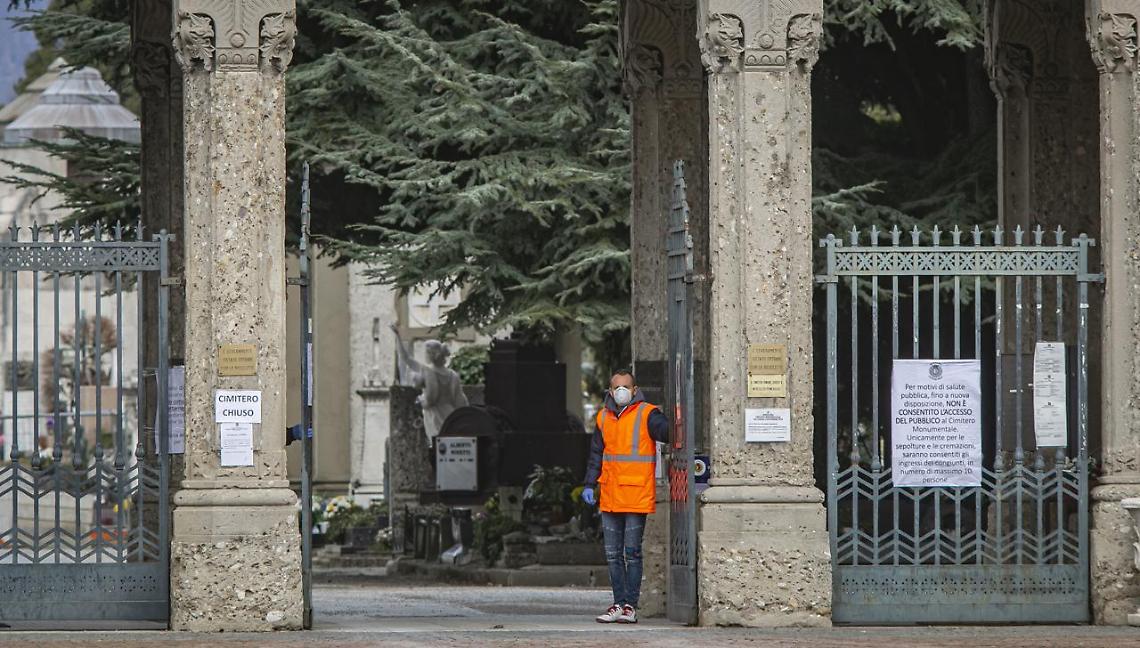 «Campania, le imprese si rifiutano di fare i funerali»