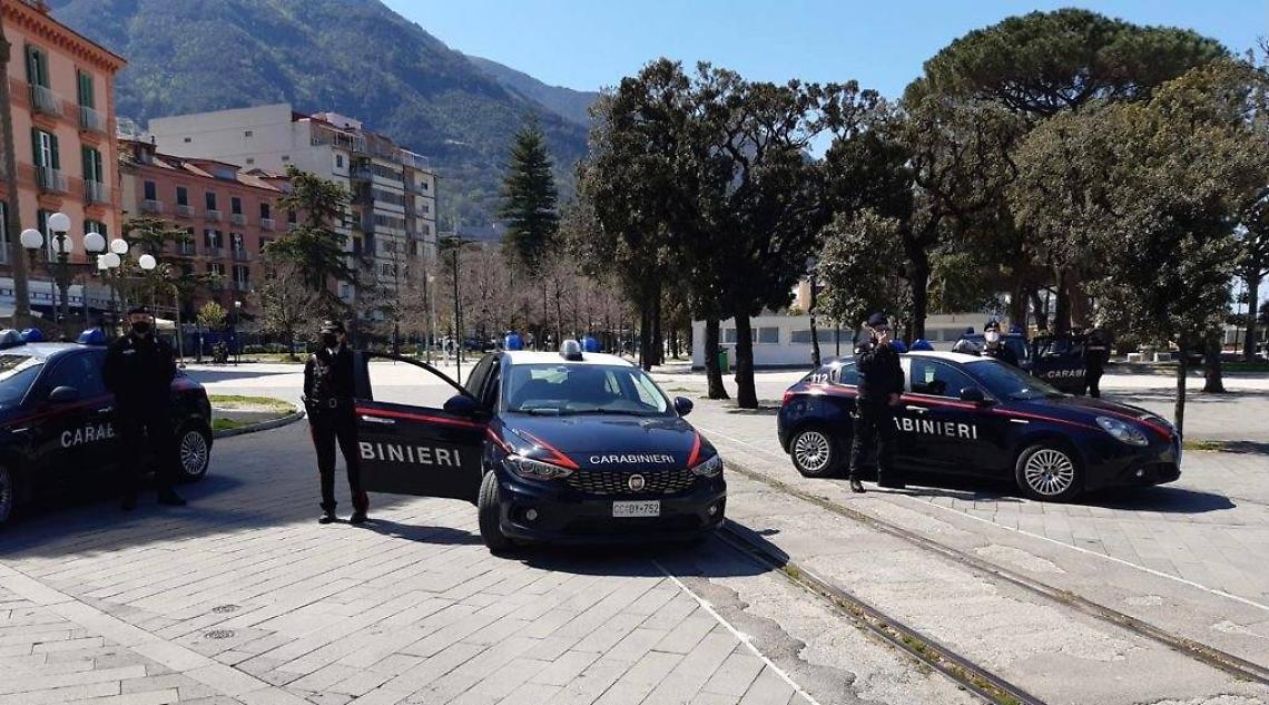 Non si ferma all’alt e colpisce carabiniere: arrestato