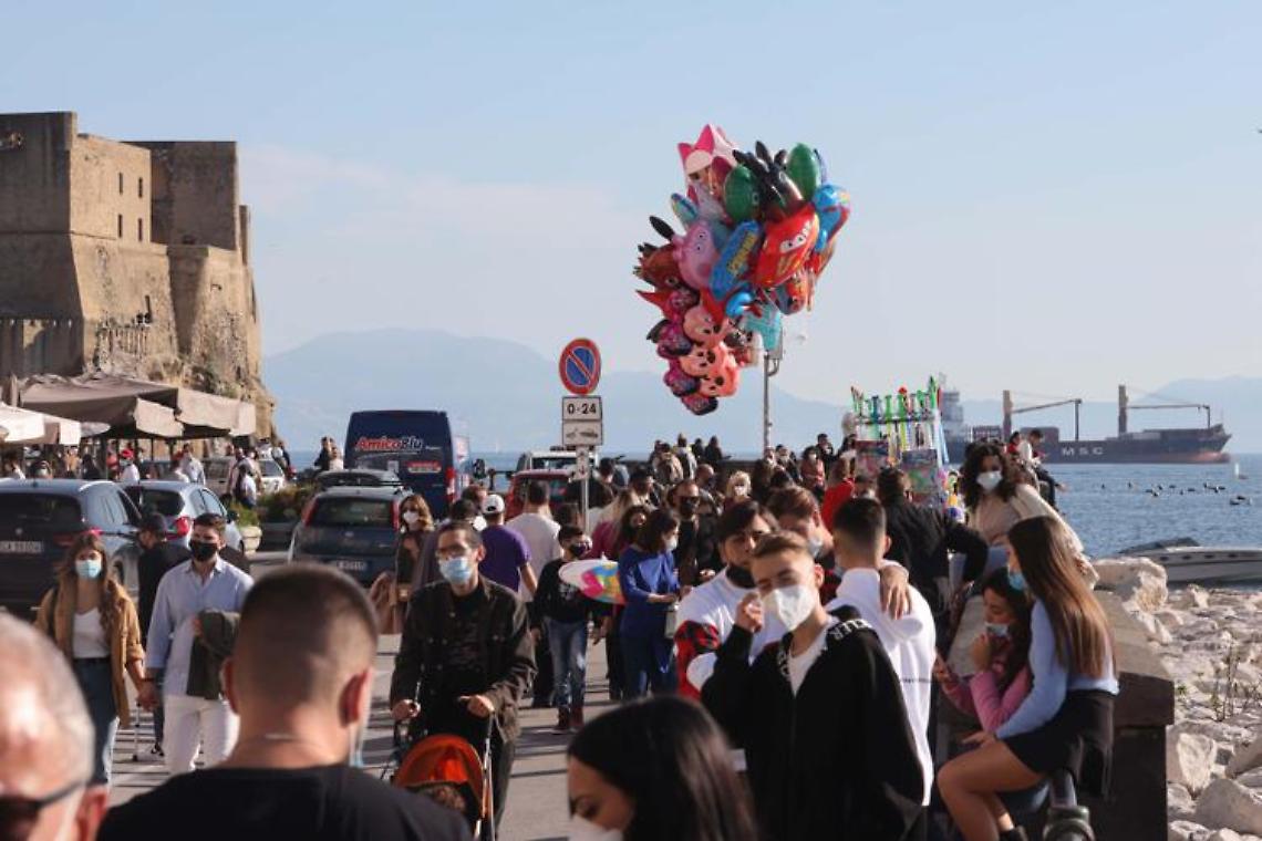 Campania zona gialla, oggi la decisione: cosa cambia