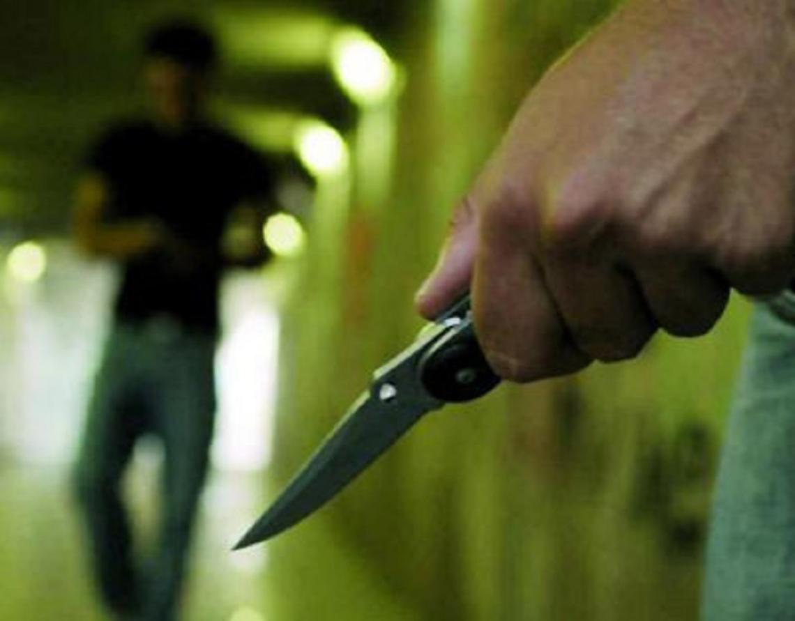 A 10 anni in classe con il coltello