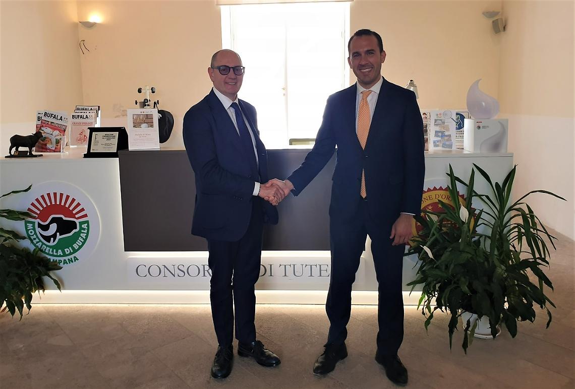 Sottosegretario in visita al Consorzio: «Potenziare Bufala dop sui mercati esteri»
