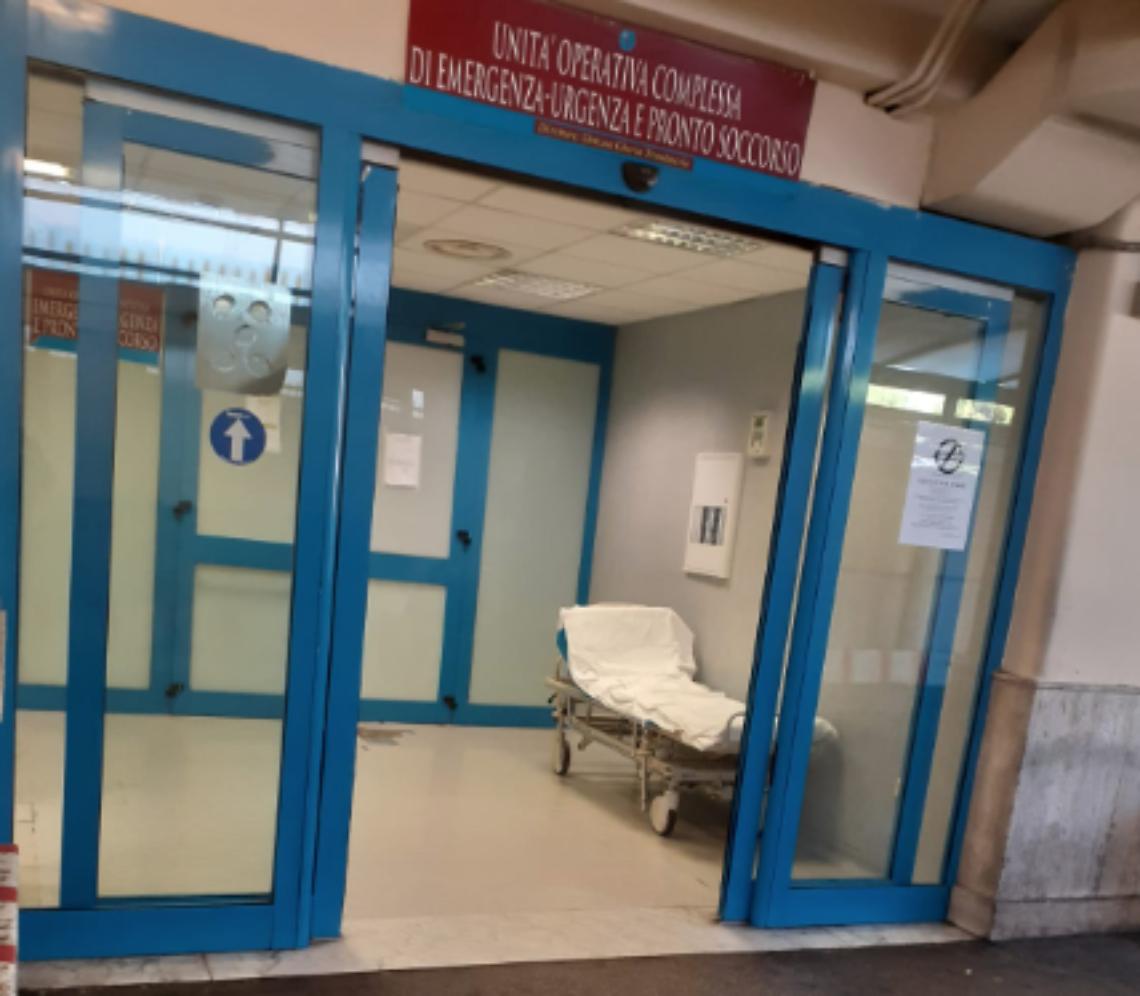 Sedicenne accoltellato per una sigaretta negata