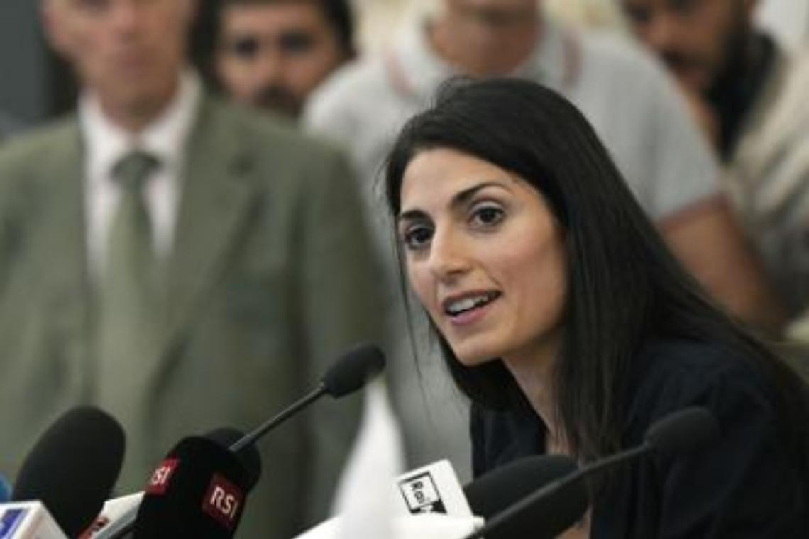 Marra al telefono su Raggi: «Non ha le palle per fare sindaco»