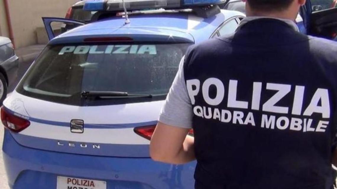 Tre colpi nella stessa farmacia, preso rapinatore seriale