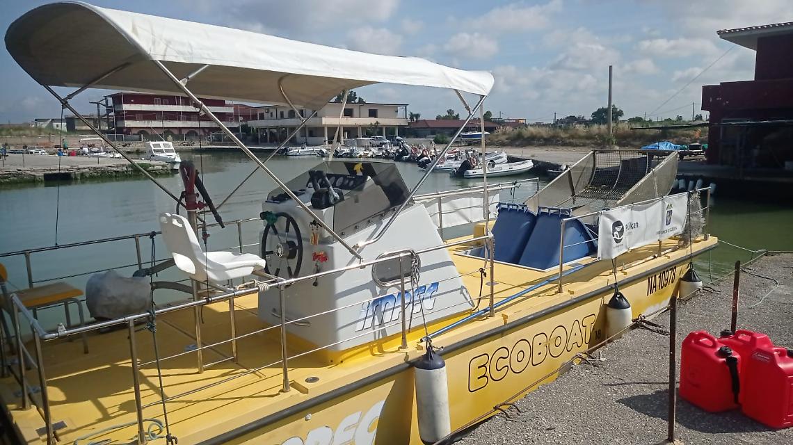 Litorale domizio, al via le attività del battello spazzamare