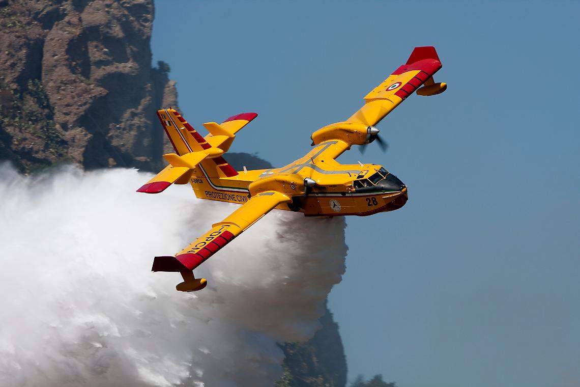 Incendi: Protezione Civile, oggi 19 richieste intervento aereo