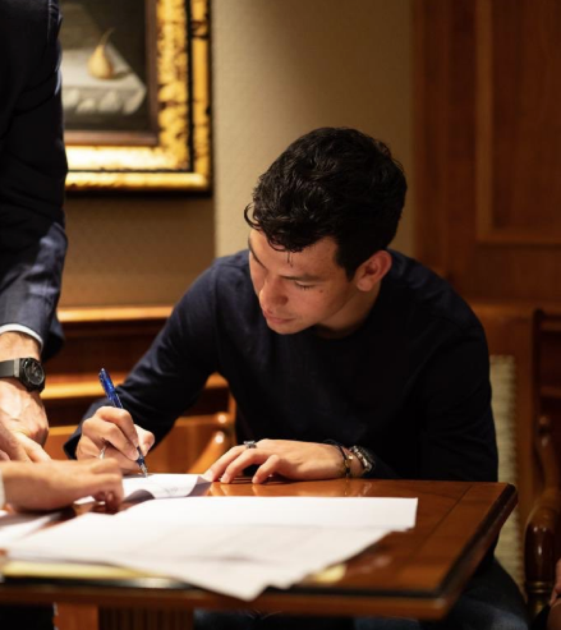 Lozano firma con il Napoli, il tweet di De Laurentiis: «Benvenuto Hirving»