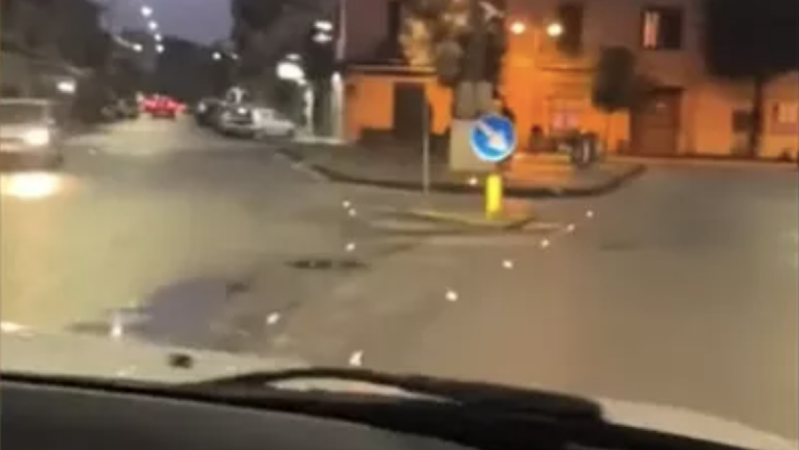 Corse folli in auto con sirena dei carabinieri, 17enne denunciato