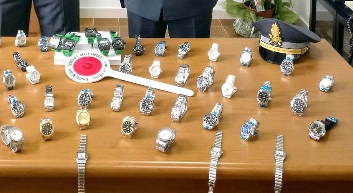 Rolex “pezzotti", stanata la gang delle Case Nuove