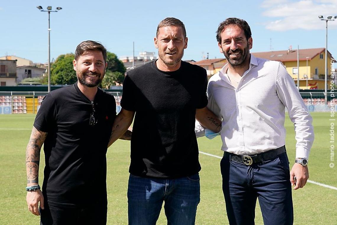 Totti visita il Benevento, incontro con Foggia e Caserta