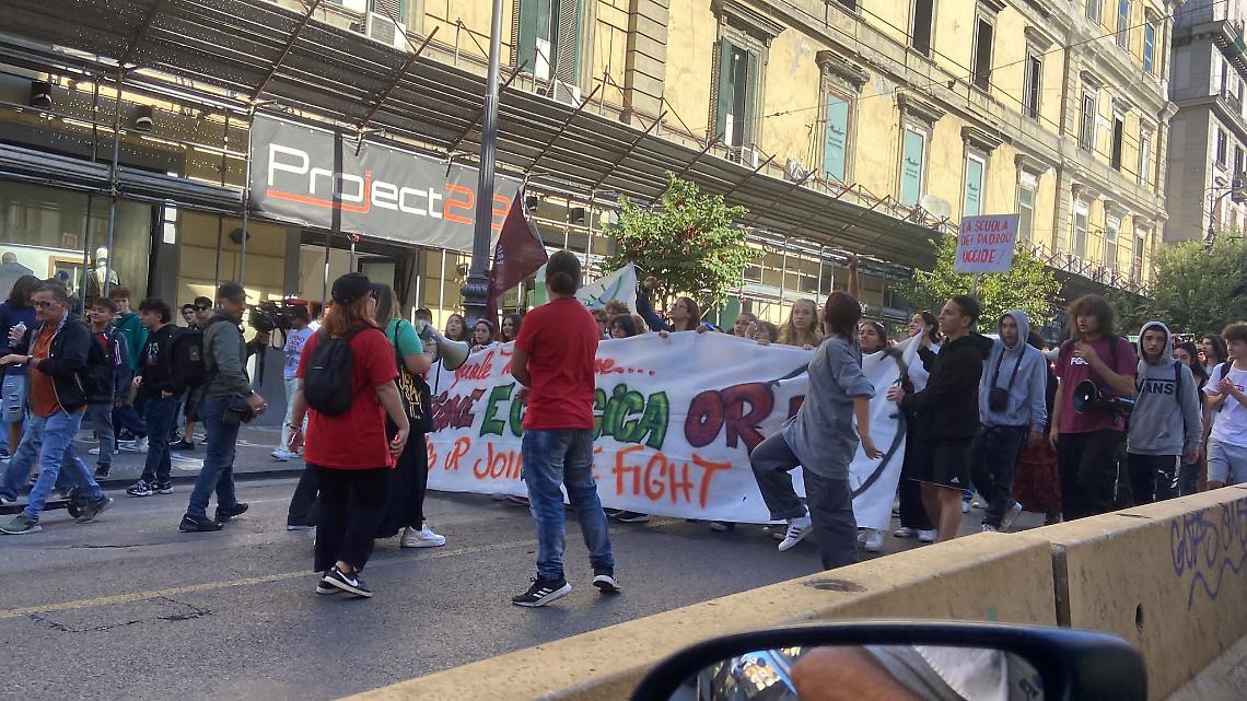Friday for Future, occupato il porto di Napoli
