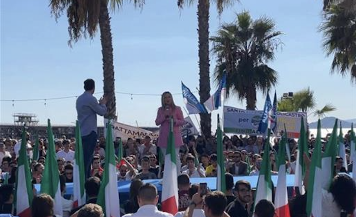 Elezioni, Meloni a Bagnoli: «Già vinto? Piano, andiamo a votare»