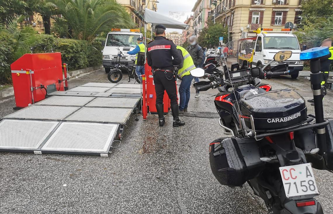 Bici elettriche modificate, multe a Napoli per 93mila euro