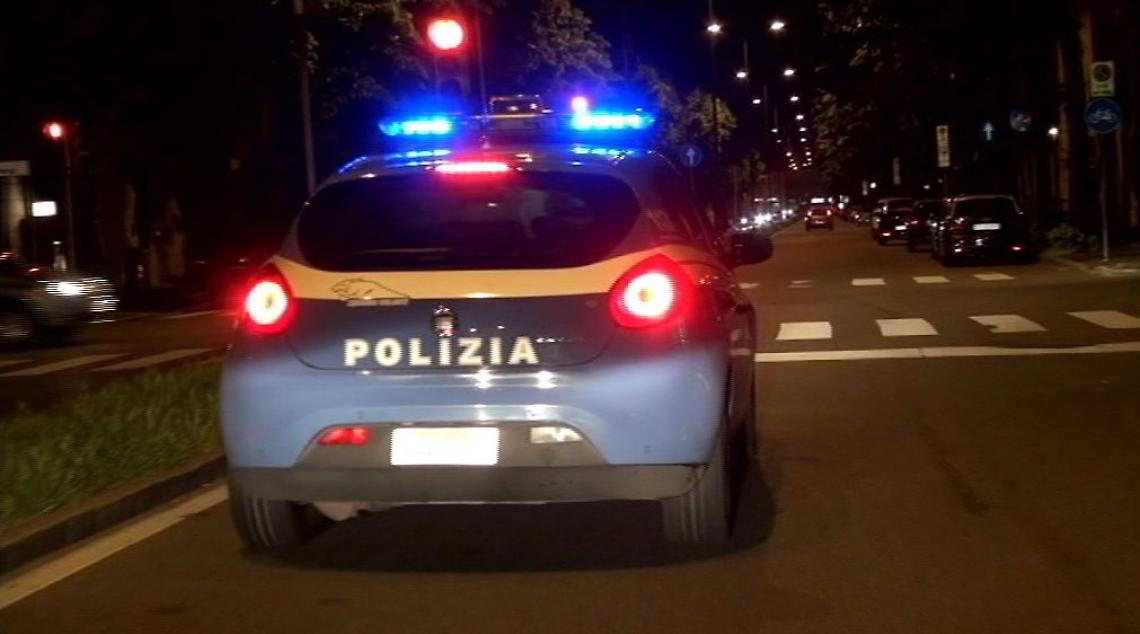 Ostia, padre e figlio gambizzati fuori il loro locale: sono gravi