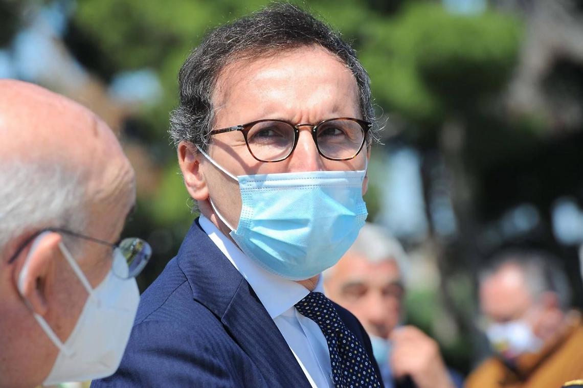Natale e Covid, Boccia: «No a spostamenti come estate»