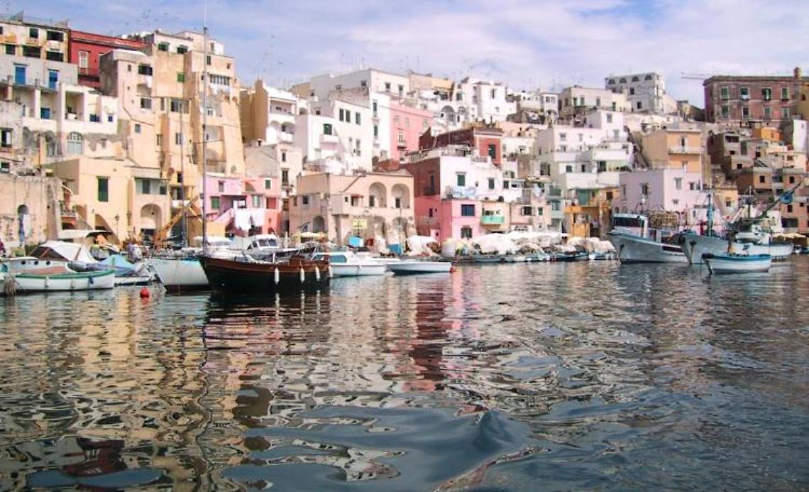 Procida 2022, obiettivo isola “traffic free" e bus elettrici