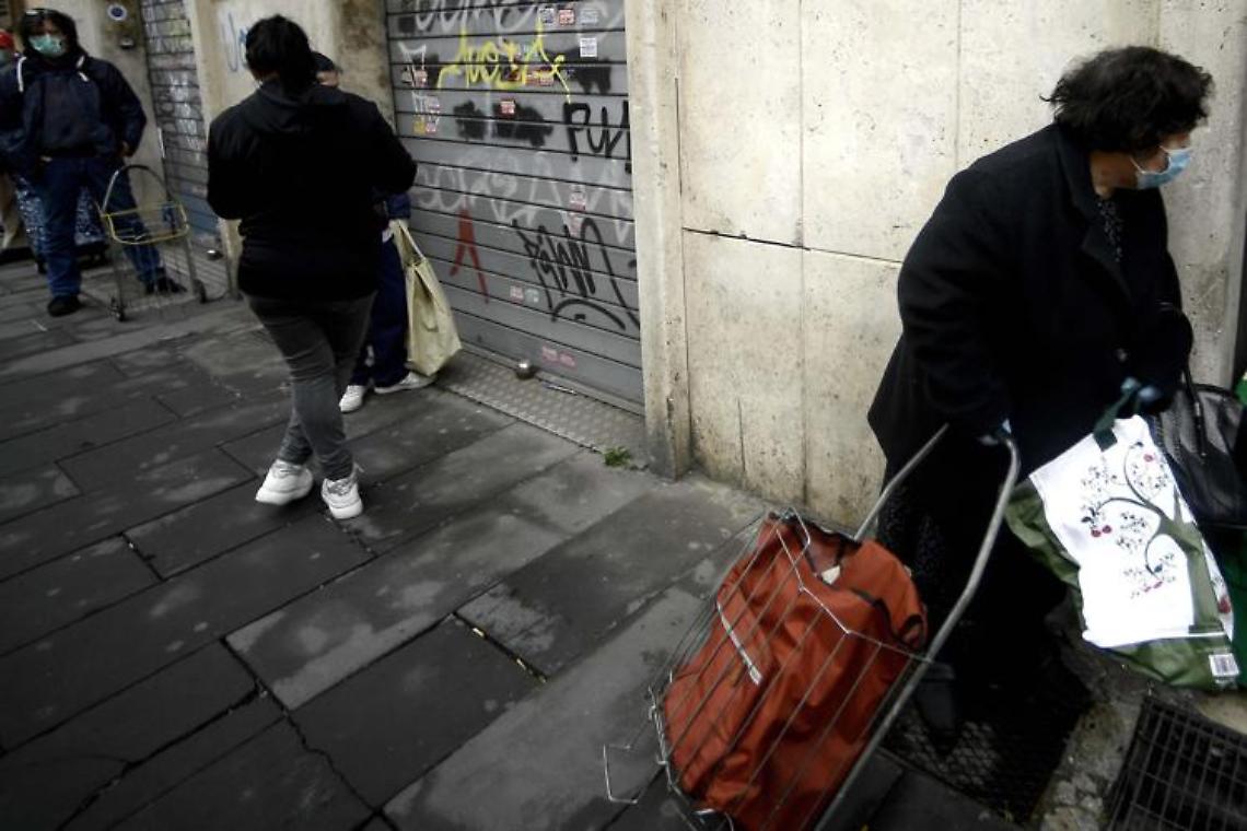 Povertà, Istat: in 2022 lieve calo diseguaglianze grazie a politiche famiglia