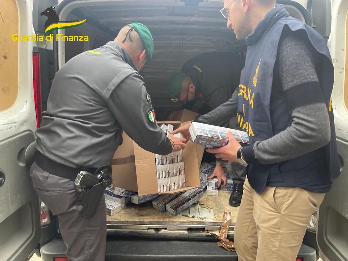 Napoli, contrabbando di sigarette: 6 arresti, affari per 12 miloni