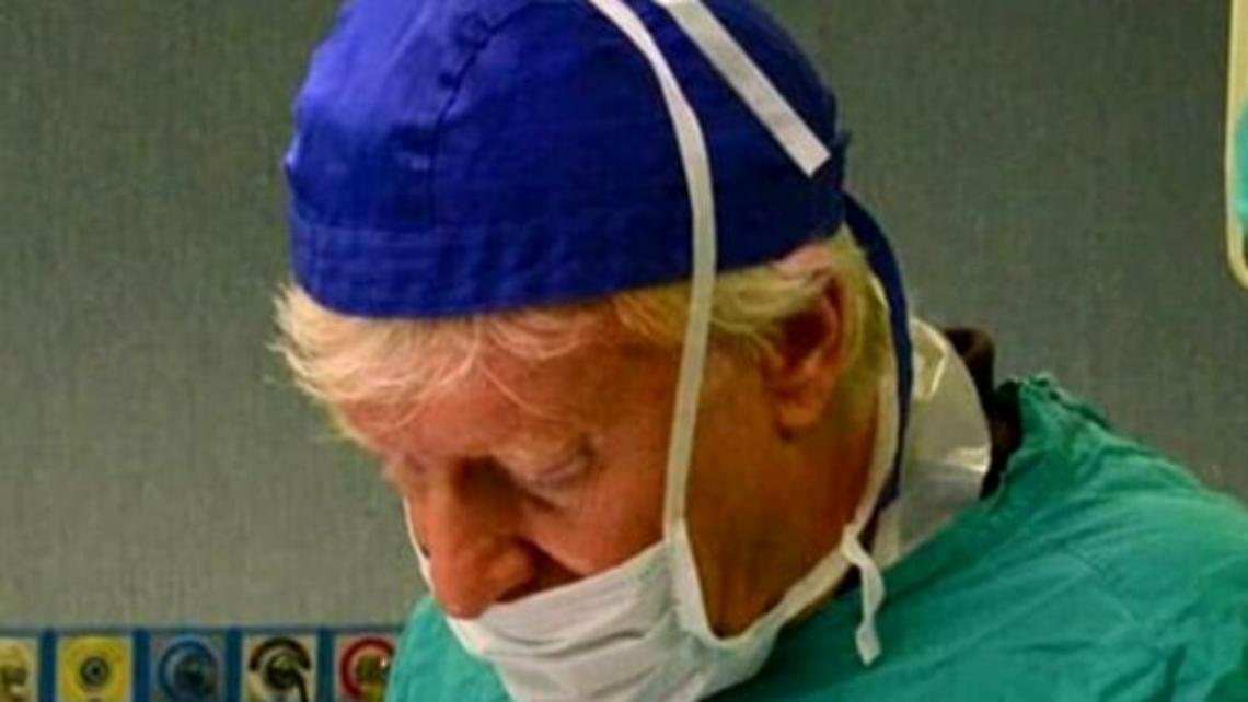 Ginecologo morto, telecamere non mostrano killer in fuga: ipotesi suicidio