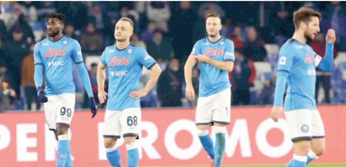Napoli, disfatta di Natale: lo Spezia prende i tre punti e il Milan scatta in avanti