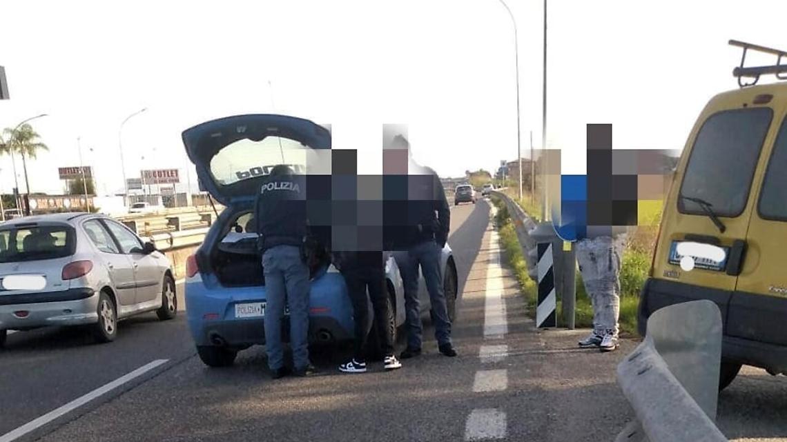 Lungo inseguimento, in manette due rapinatori