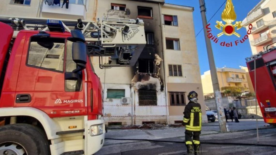 Incendio nella palazzina, morta la 93enne ricoverata