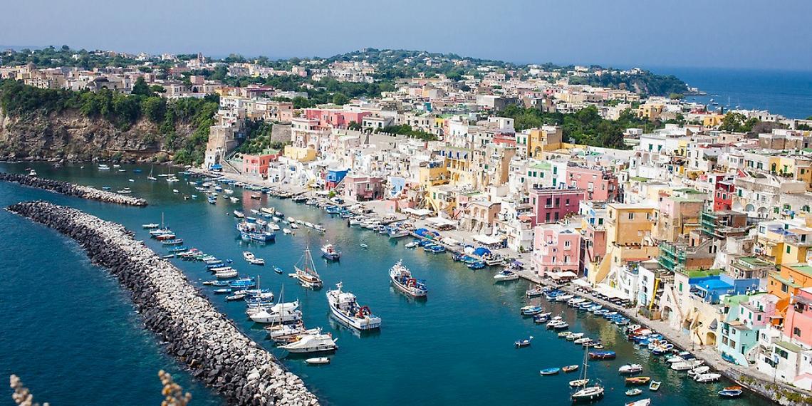 Immobili, a Procida mercato più selettivo della vicina Ischia