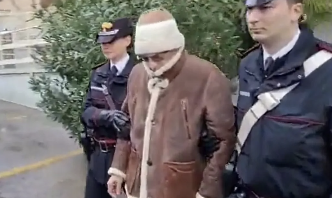 A Napoli «moda in stile Matteo Messina Denaro»: monta la polemica