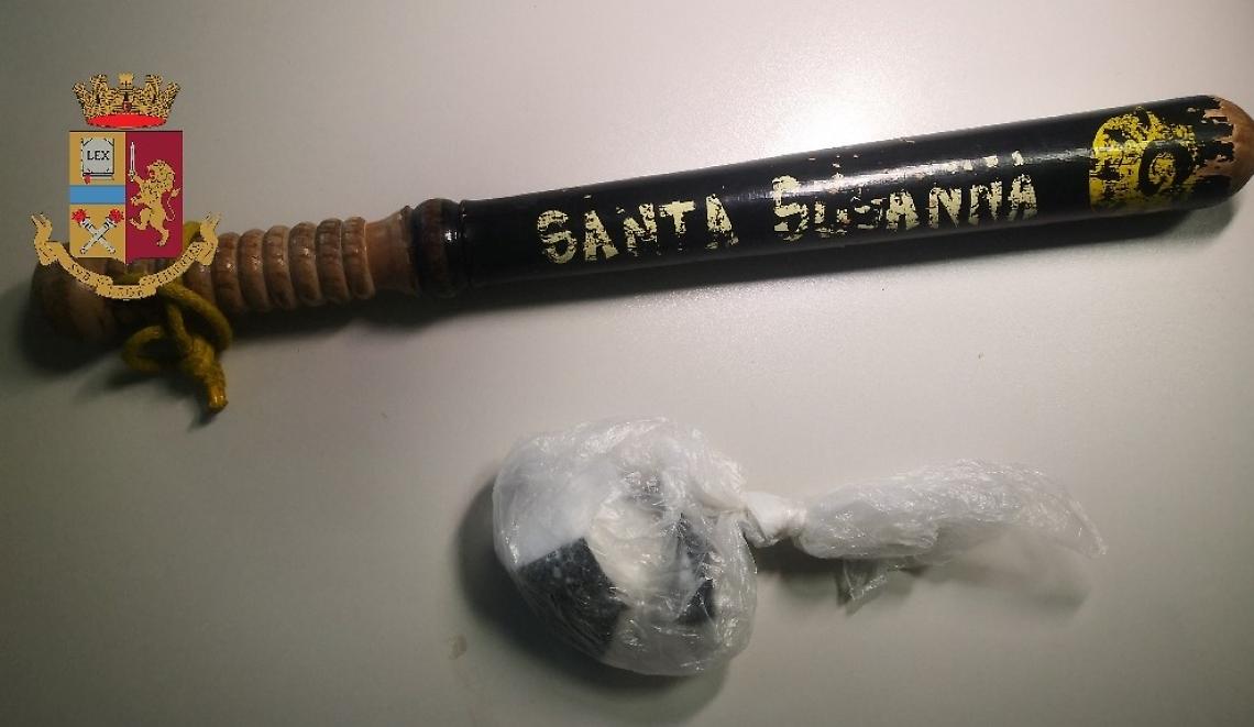 Meta di Sorrento: sorpreso con droga e uno sfollagente