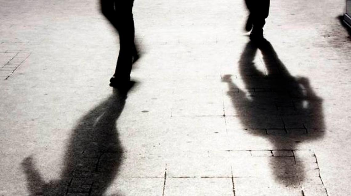 Perseguita e minaccia l’ex compagna, arrestato