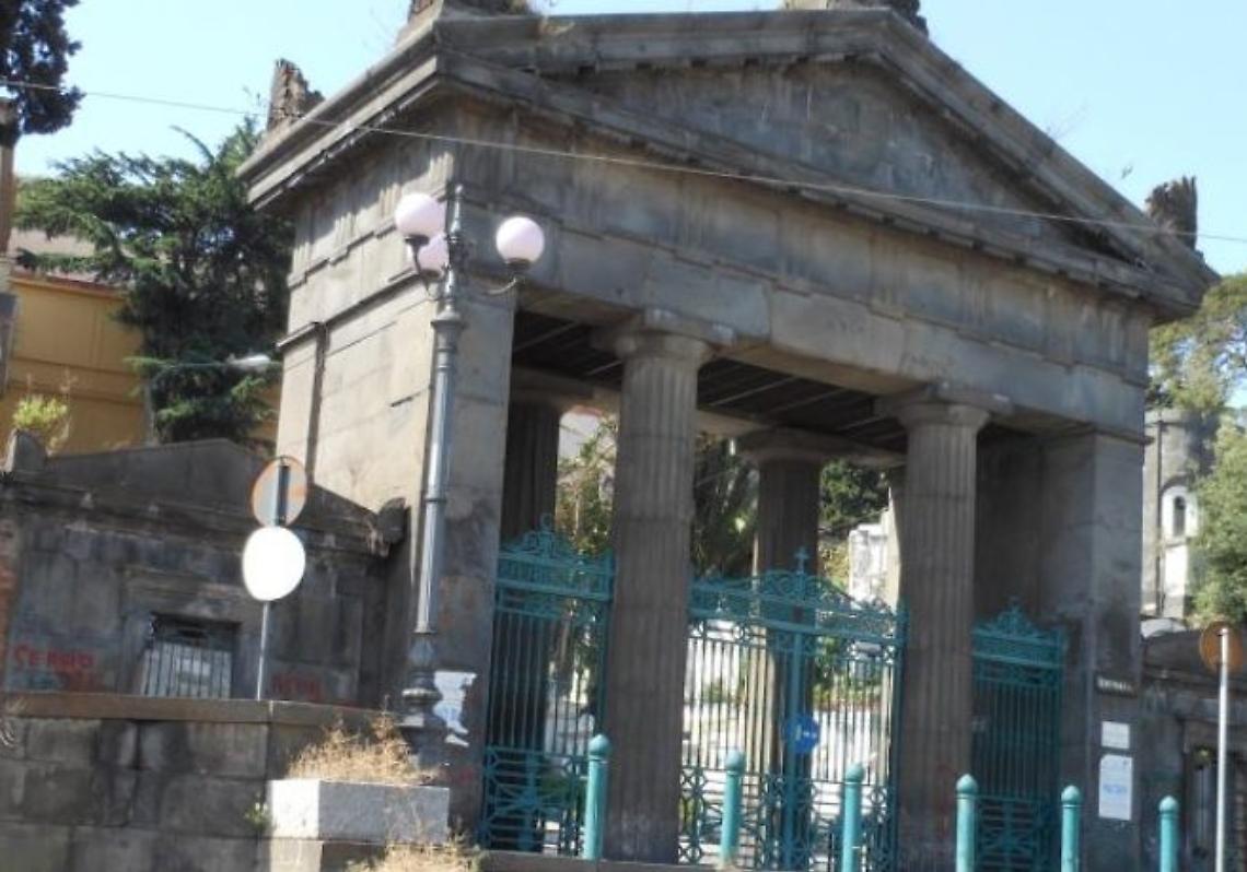 Poggioreale, cimitero senz'acqua: servizi igienici fuori uso