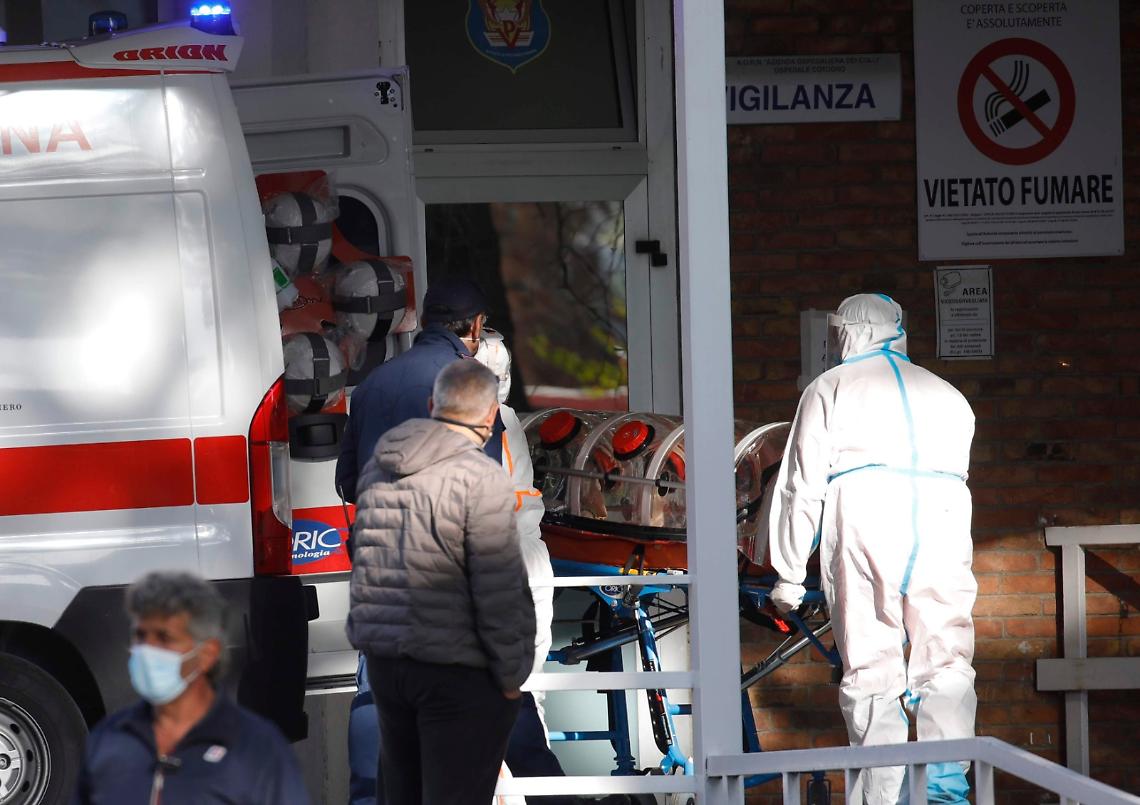 Coronavirus in Campania, 2.185 nuovi casi e 40 morti: curva supera il 10%