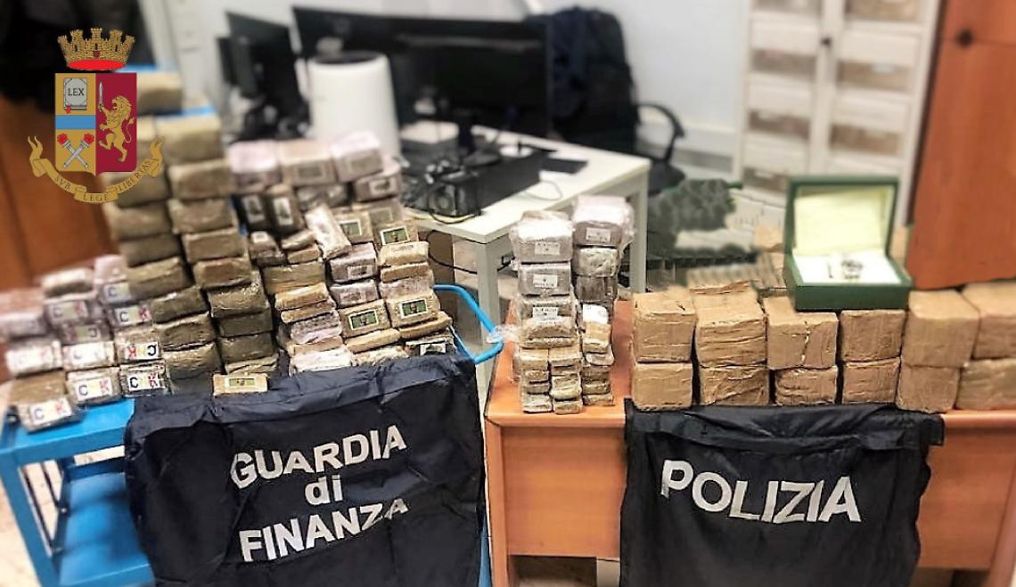 Oltre cento chili di droga sequestrati nel Napoletano