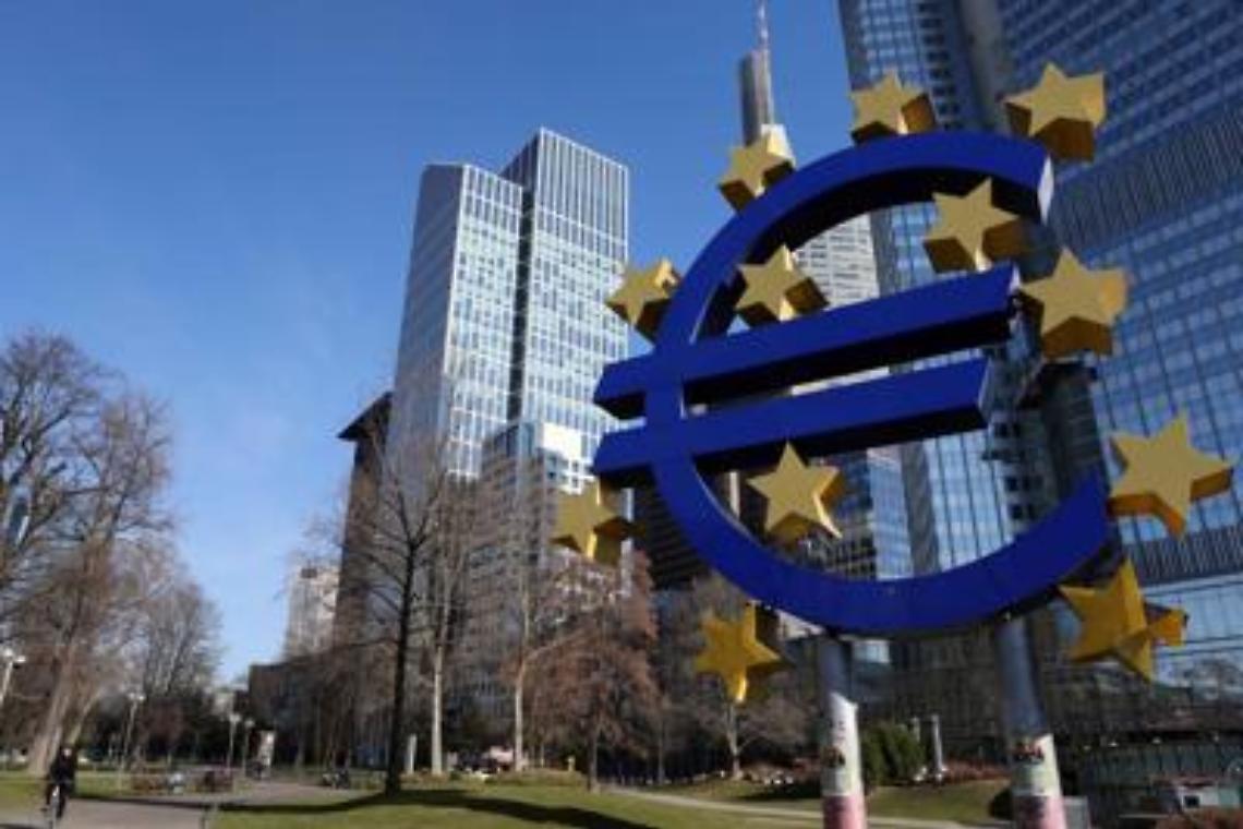 La Bce scopre <br>il bluff di Renzi: «Alto debito espone a shock, rischi sul deficit dell'Italia»