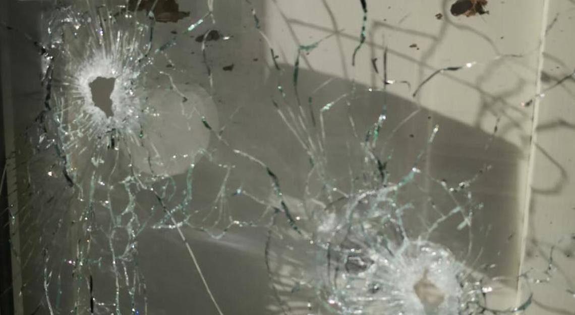 La camorra non si ferma, spari contro casa del ras