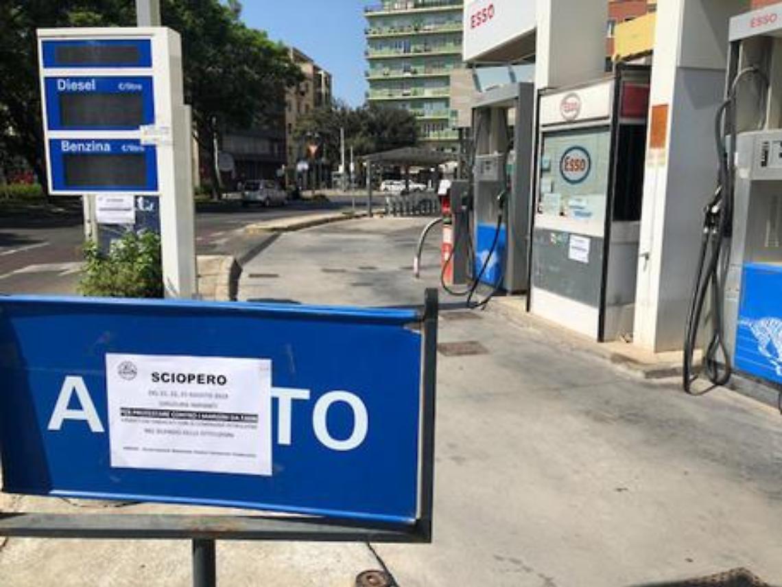Coronavirus: da domani stop benzinai
