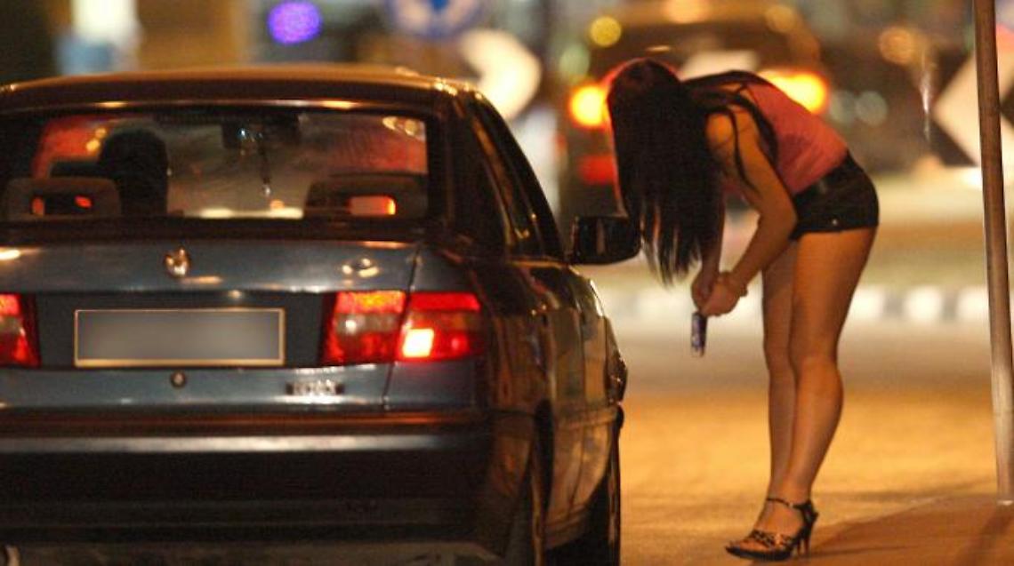 Blitz contro la prostituzione a Napoli: sedicenne portata in una struttura protetta