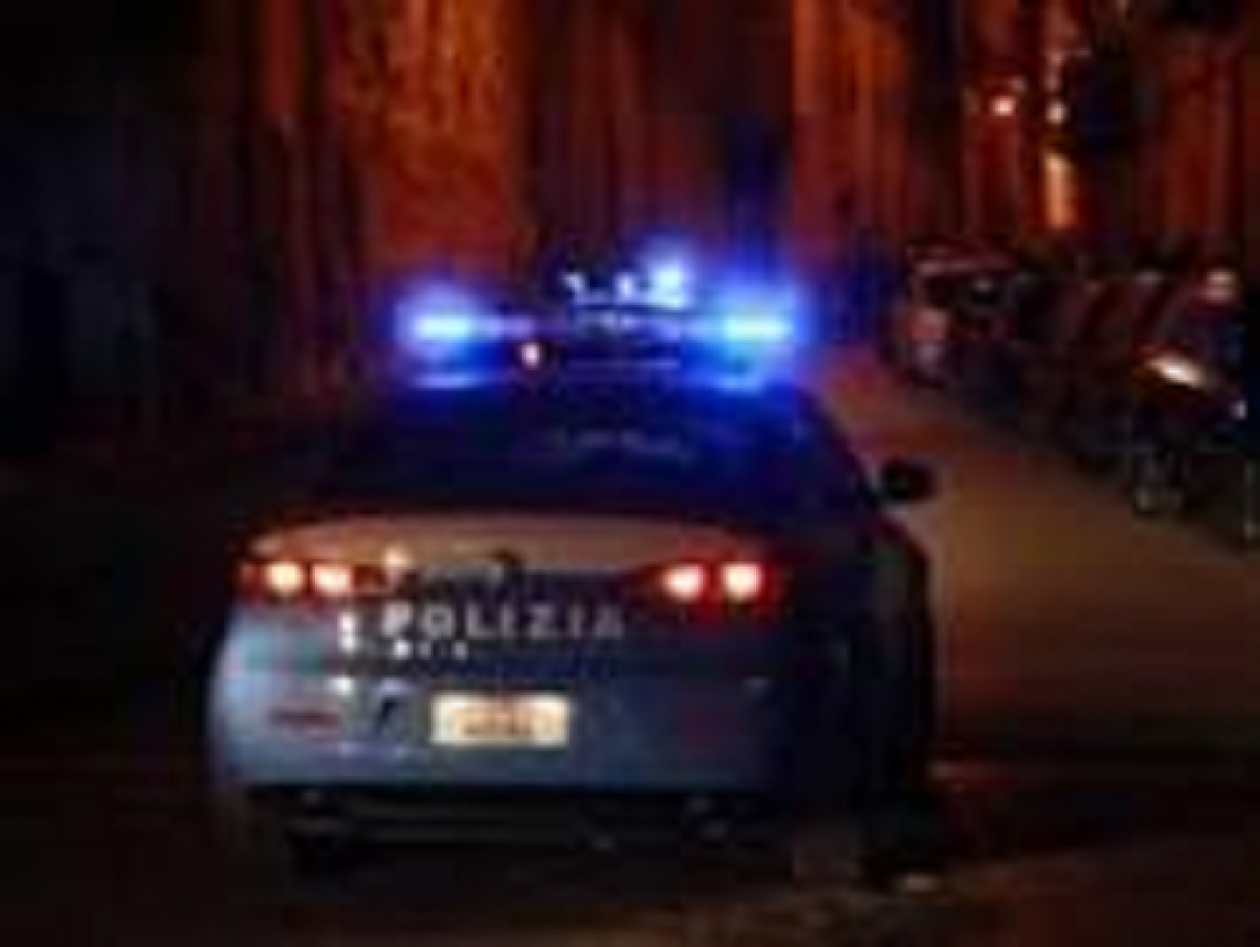 Napoli violenta: risse alla Sanità e a piazza Garibaldi, un ferito grave, 5 contusi e 4 arresti